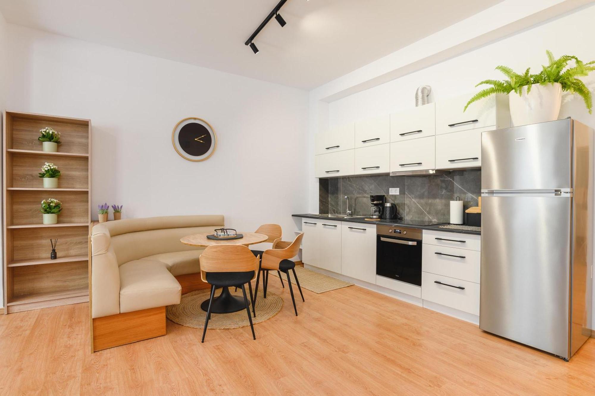 Mandraki Center Apartment *