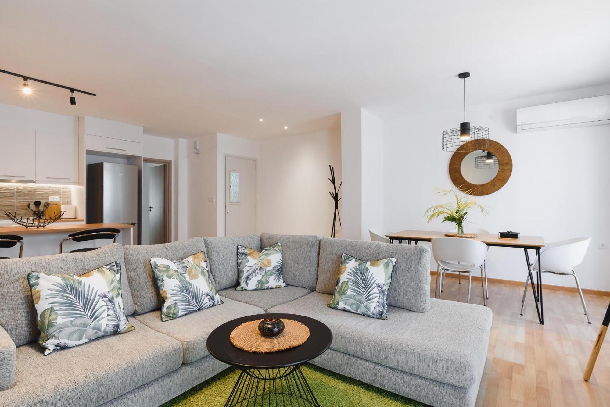 Mandraki Center Apartment